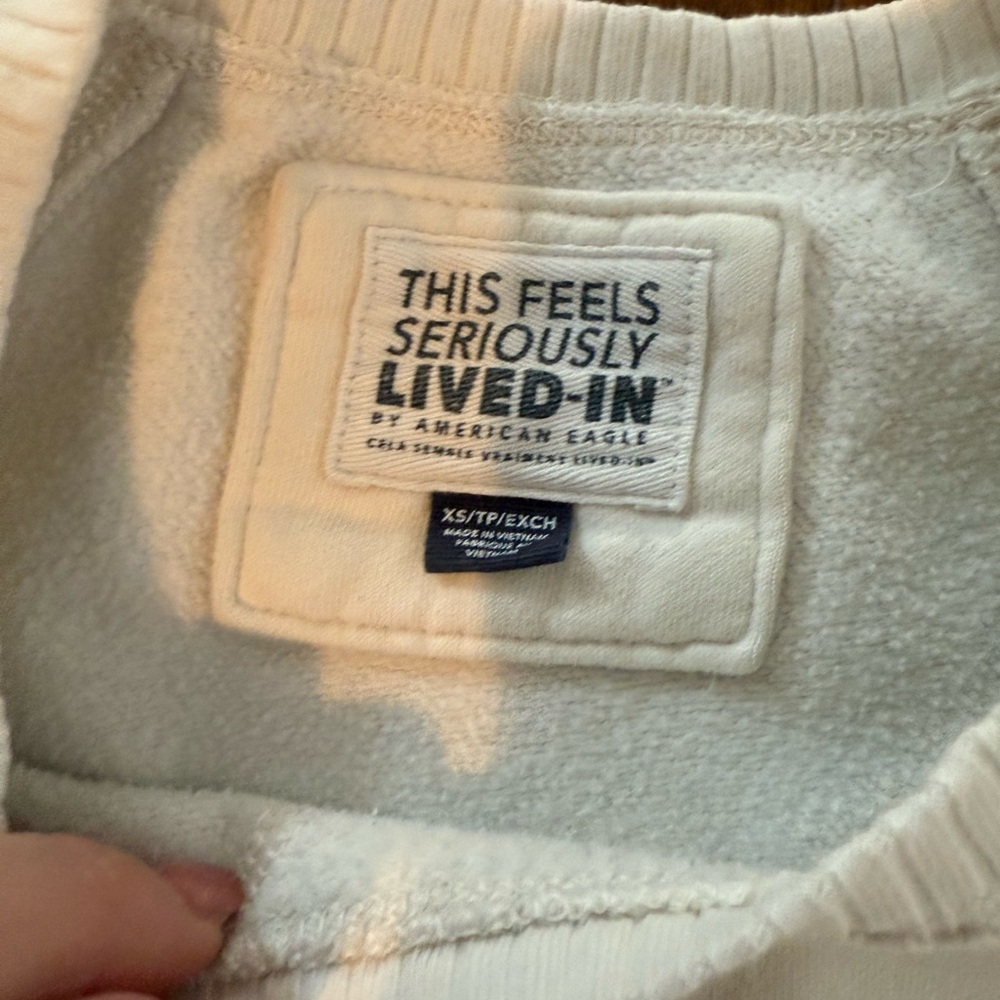 American Eagle  women’s XS Cream with blue accents feels lived in crew neck. - Picture 4 of 7